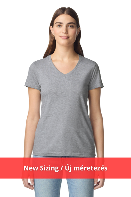 SOFTSTYLE™ NŐI V-NYAKÚ PÓLÓ – Azalea |